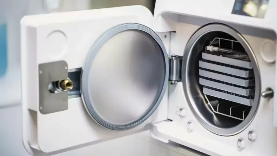 L’autoclave de la chaîne de stérilisation